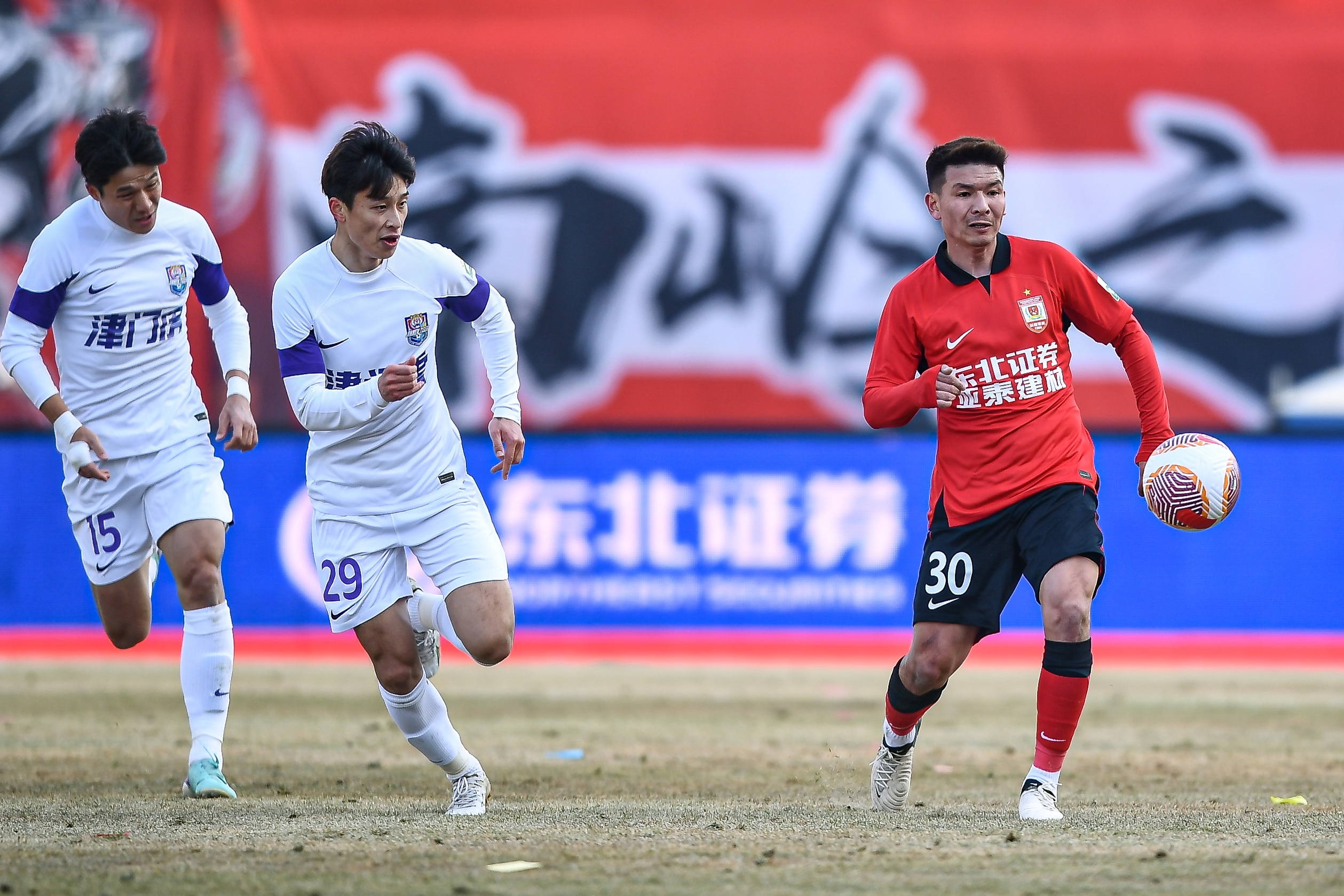 記者：津門虎熱身賽2-1戰(zhàn)勝亞泰，哈達(dá)斯和王秋明進(jìn)球